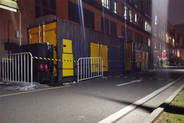 邵武柴油发电机组的输出电压是如何调节的？