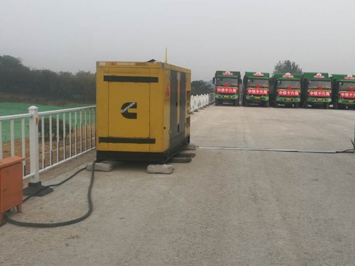 邵武电力系统的稳定性和设备兼容性如何影响发电机组的频率规格？