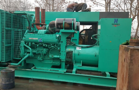 邵武发电机组如何判断水冷式机油散热器内部是否需要清洗？